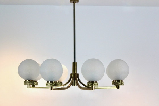 Lampadario francese in ottone e vetro smerigliato (foto 9 di 15)