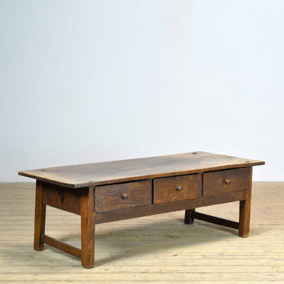 Image 1 of Oak coffee table, circa 1820