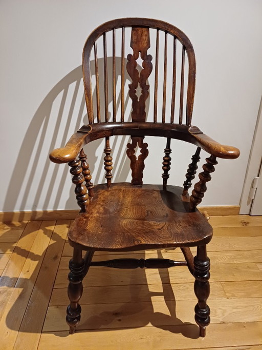 Windsor armchair in elm, circa 1840-1850