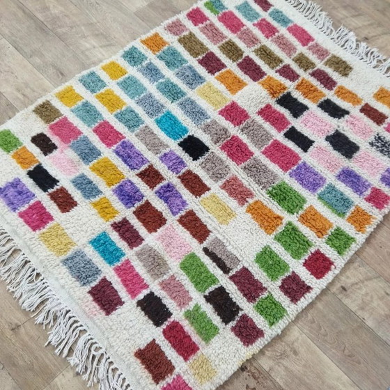 Image 1 of Azilal-Wollteppich, mehrfarbiges Mosaik – Patchwork, handgewebt (152×117 cm)