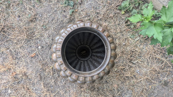 Image 1 of Jarrón Medici de hierro fundido con gallones de Alfred CORNEAU en Charleville siglo XIX