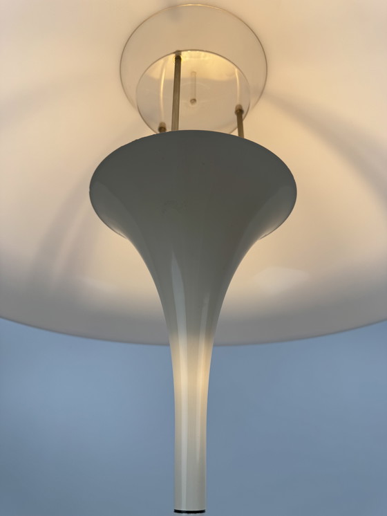 Image 1 of Louis Poulsen Panthella vloerlamp – Ontworpen door Verner Panton