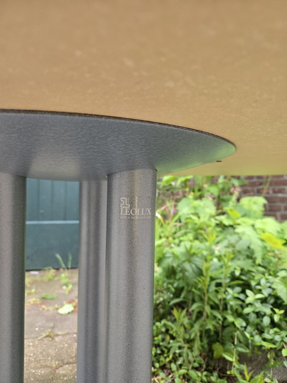 Image 1 of Leolux trias ronde design eettafel Hugo de Ruiter jaren 90