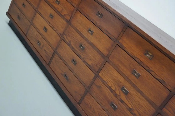 Image 1 of Großer Art-Deco-Apothekerschrank/Aktenschrank oder Sideboard aus niederländischer Eiche, 1930er Jahre