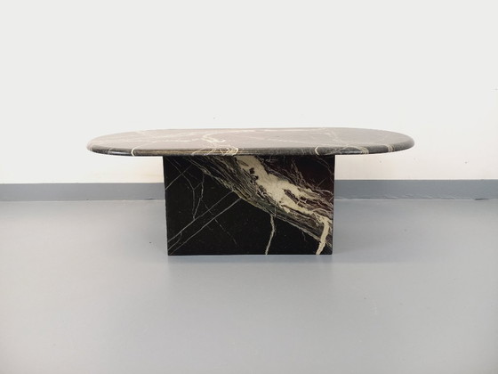 Image 1 of Vintage oval coffee table in black marble from the 1970s