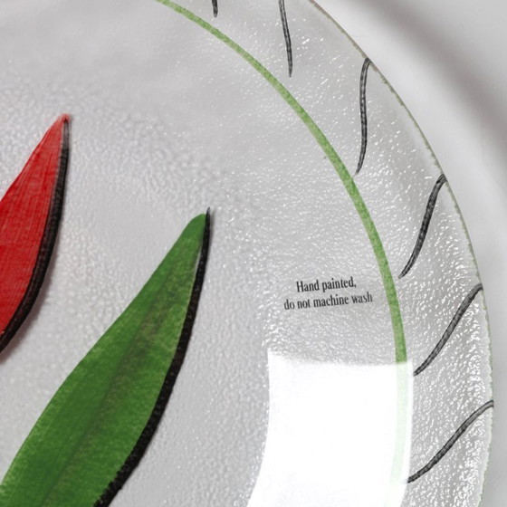 Image 1 of Assiette en verre vintage Kosta Boda : Tulipe rouge Design par Ulrica Hydman Vallien