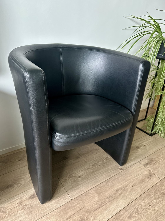 Image 1 of Ensemble moderne de deux chaises en cuir noir