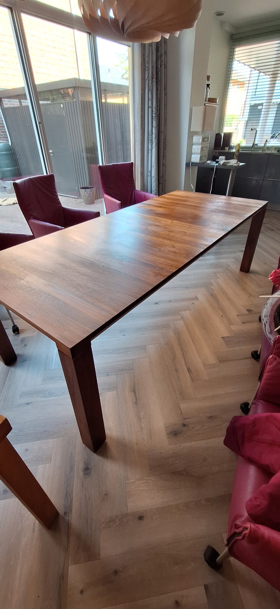 Leolux Vivre Large dining table – Wood (photo 6 of 7)
