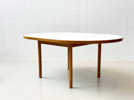 Image 1 of Skandinavischer Tisch mit weisser Laminatplatte, 1970er Jahre