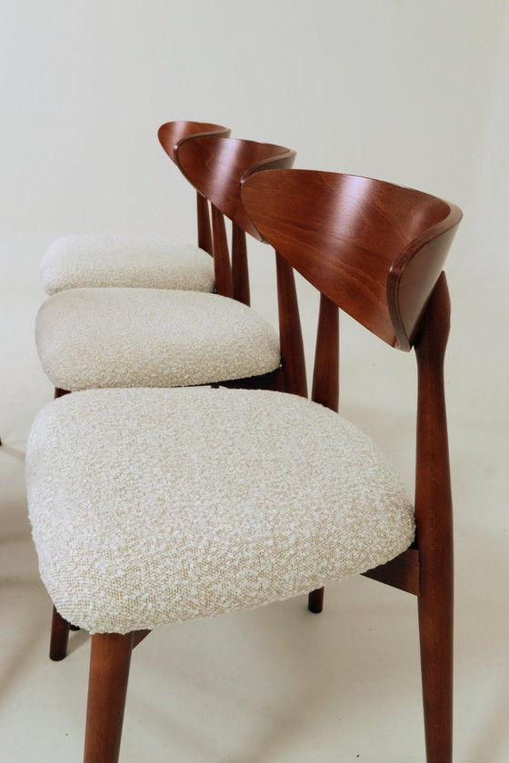 Image 1 of Set van 6 eetkamerstoelen, teakkleurig hout, bouclé bekleding, modern design