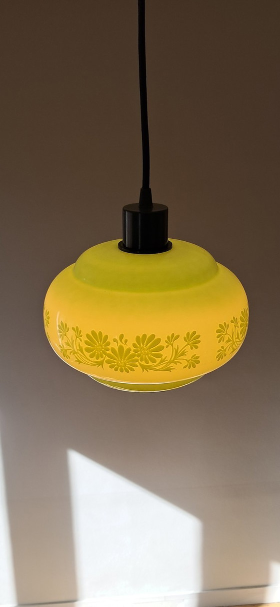 Opaline Globe 80s – Pendant lamps, Glass (photo 2 of 6)