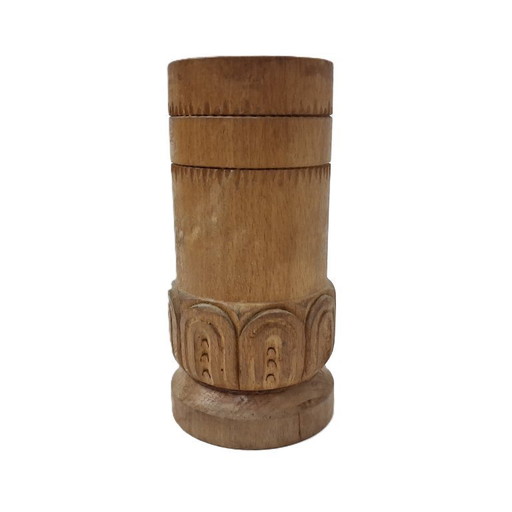 Vintage Hand-Carved Wooden Cup – Timeless Craftsmanship