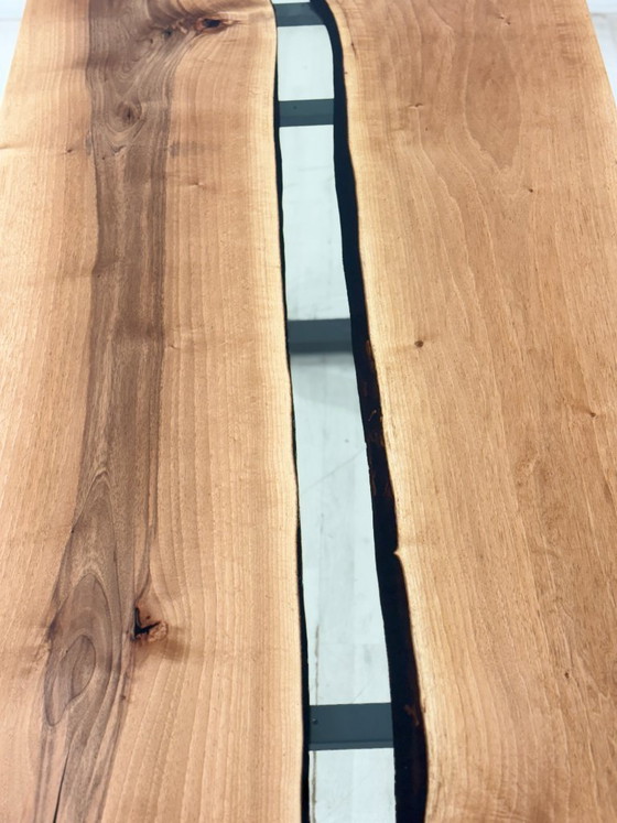 Image 1 of Eettafel van epoxyhars / eettafel / vergadertafel, massief walnoothout / 180 cm breed