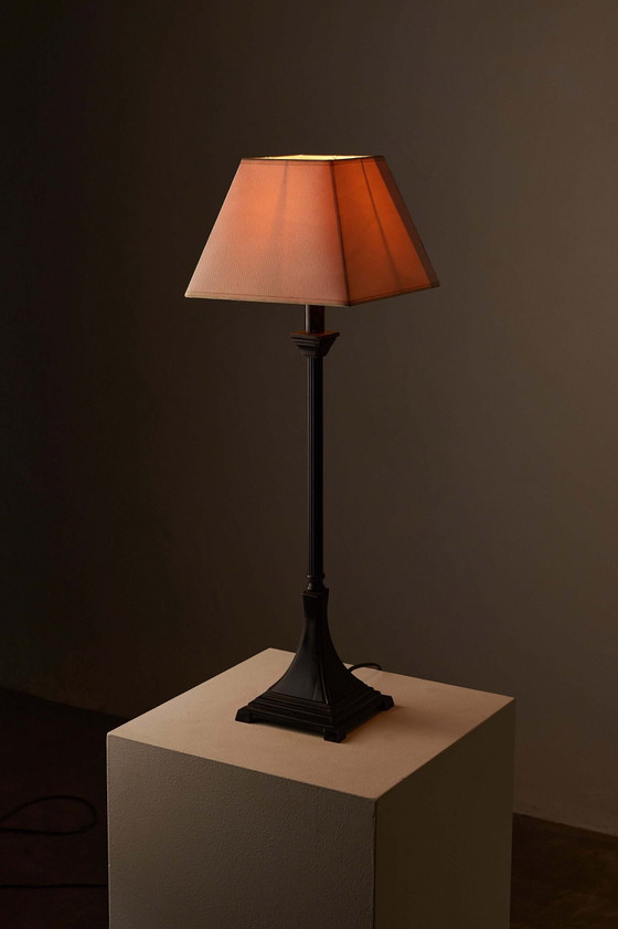 Lampe de table en métal de style néoclassique avec abat-jour en tissu, années 1990 (photo 5 sur 5)