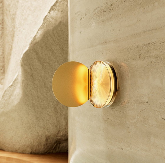 Image 1 of Lampada da parete in polvere compatta