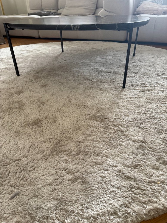 Image 1 of JOV round carpet