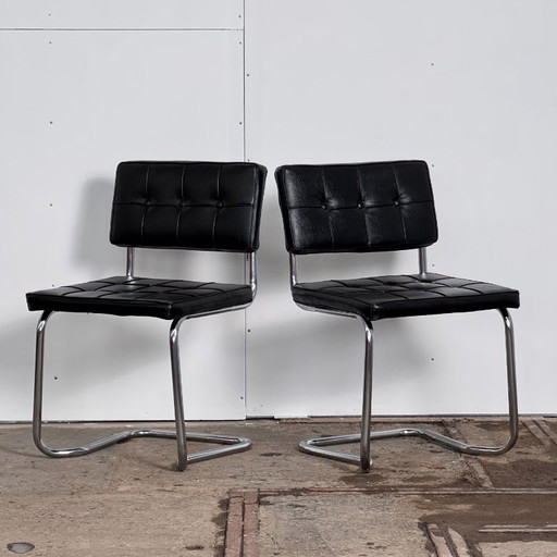 Chaises empilables en cuir de style Cesca — Influence Bauhaus