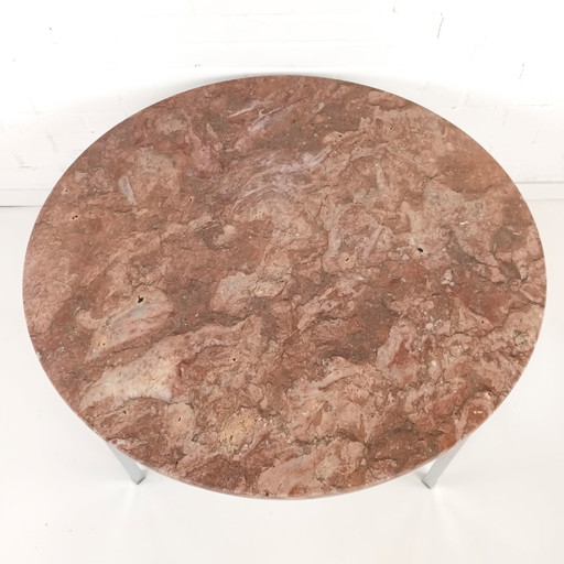 Table basse vintage en marbre rose/rouge avec chrome