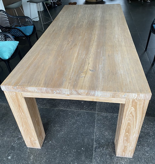 Massief houten tafel op maat gemaakt door Restyle XL 