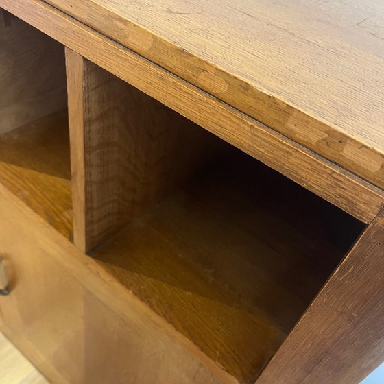 Image 1 of Eiken dressoir uit de naoorlogse/reconstructieperiode, 1940/50
