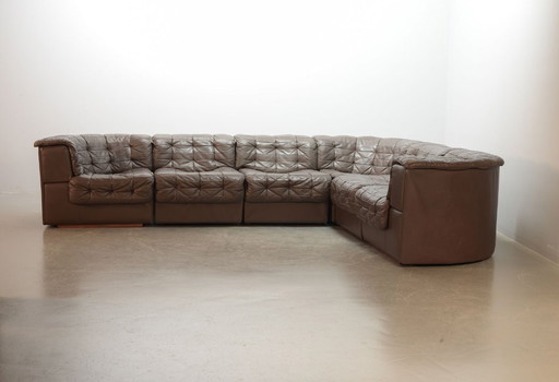 Excellent Mid-Century De Sede DS11 Patched Seal Brown Leather Modular Sofa, 6 Elements. Germany, 1970s.