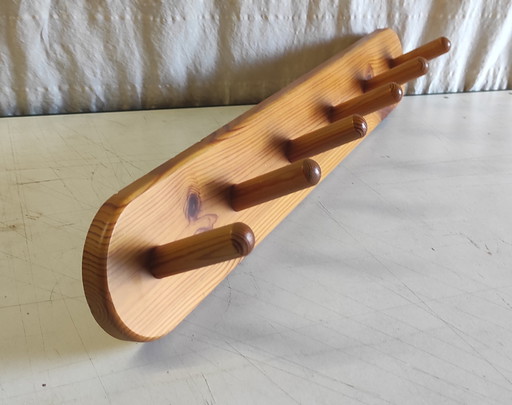 Garderobe aus massivem Kiefernholz – Mitte des 20. Jahrhunderts