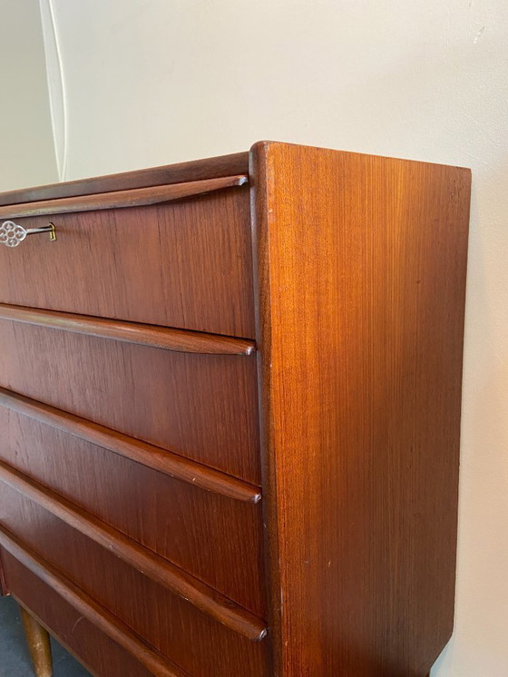 Image 1 of Vintage Deense ladekast in teak met 5 laden