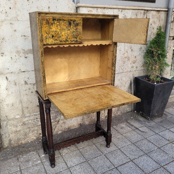 Image 1 of Cabinet en métal doré et argenté à décor repoussé, style Art nouveau, vers 1920 – Espagne