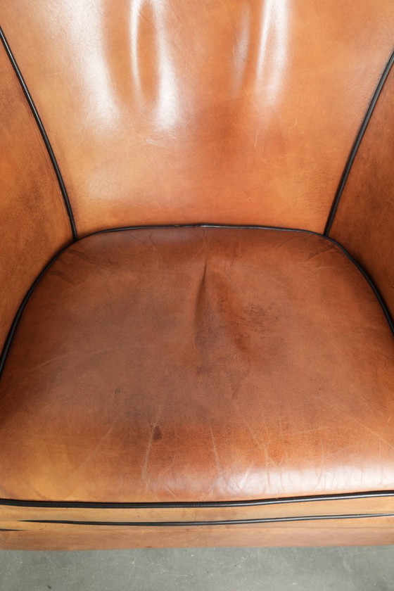 Image 1 of 2 grands fauteuils club en peau de mouton, en bon état