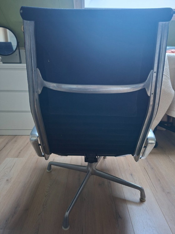 Image 1 of Vitra eames ea 124