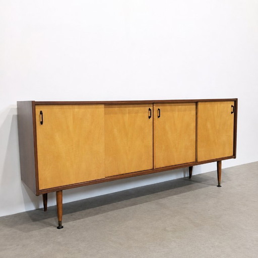 Credenza bicolore in stile moderno di metà secolo