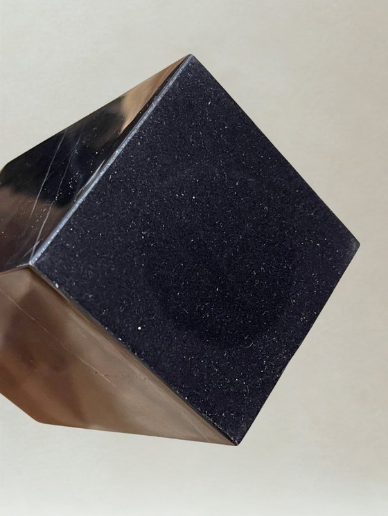 Image 1 of Bronzen sculptuur gesigneerd Coenrad – Gestileerde uil – Marmeren sokkel – Parijs