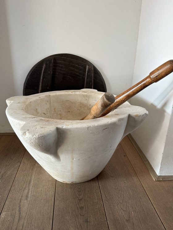 Image 1 of Grote Franse marmeren vijzel 19e met deksel met twee stampers