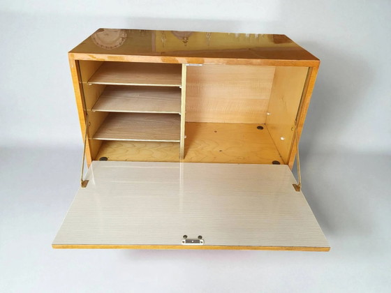 Mueble bar bajo con ruedas de los años 60 – Taburetes de bar, Wood, Vintage (photo 2 of 10)