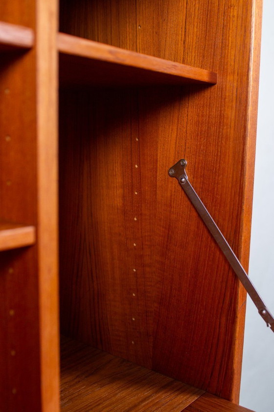 Image 1 of Vintage teakhouten dressoir/secretkast/boekenkast uit het midden van de 20e eeuw.