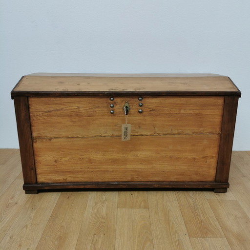 Antique Wooden Chest, Blanket Chest, Toy Chest. Large Heavy Model