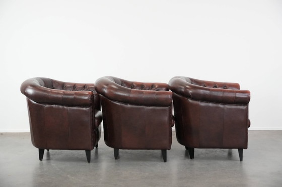 Image 1 of 3 fauteuils club Chesterfield classiques en cuir de vachette