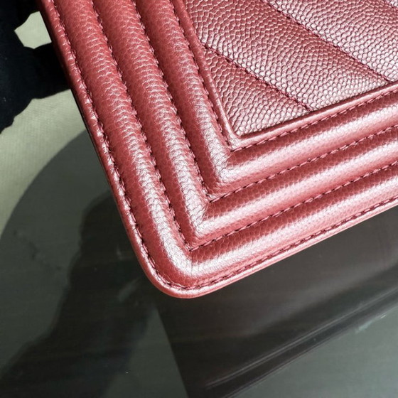 Image 1 of Chanel Boy Medium - Caviar 25CM Chevron Bordeauxrood Donkerrood Ruthenium Zilveren Hardware Serie 24