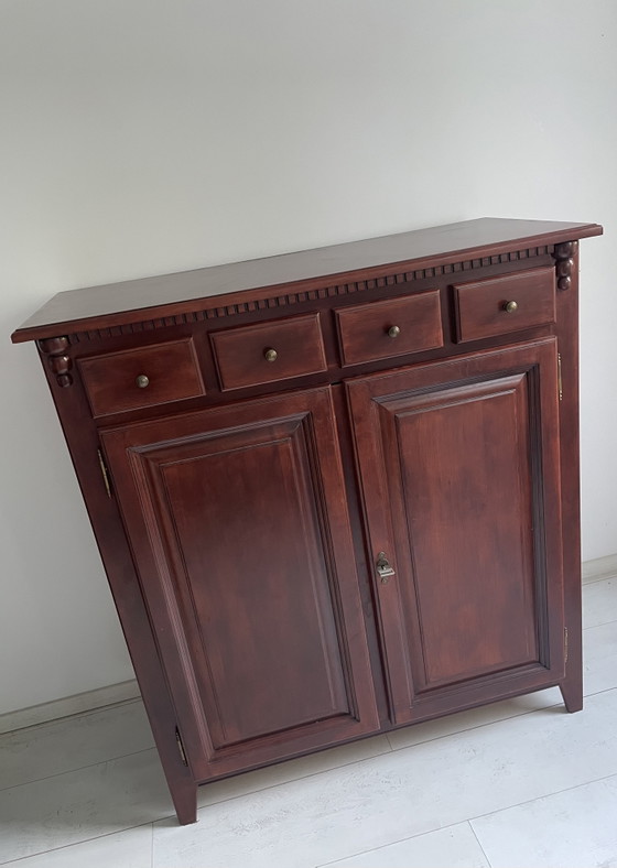 Image 1 of Klassischer Holzschrank