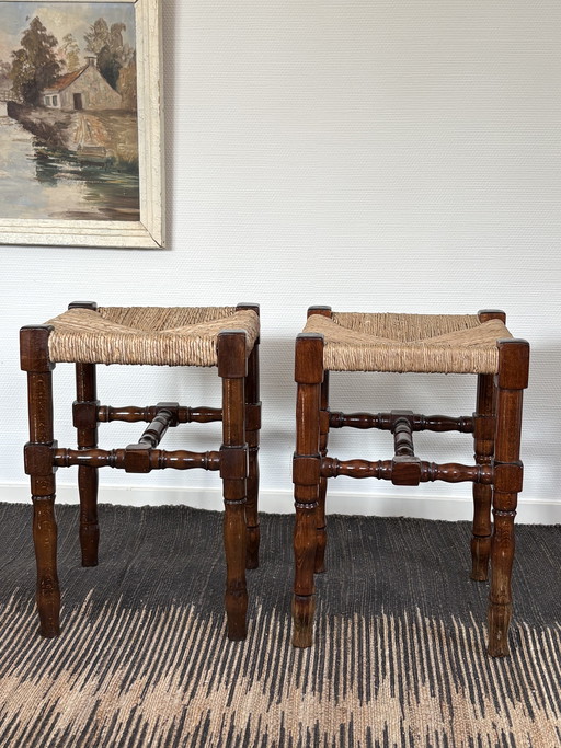 Antikes Hocker-Set aus Walnussholz mit Sitzfläche aus Papierstroh, Höhe 45 cm