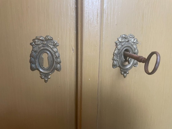 Image 1 of Eckschrank Küchenschrank aus dem 19. Jahrhundert mit gewölbten Türen