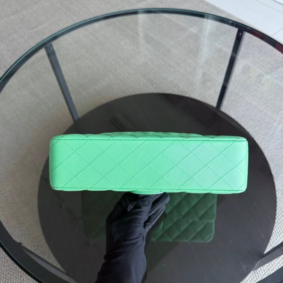 Image 1 of Chanel Classic Flap Medium - Caviar 25CM Gewatteerd Groen Goudkleurige Hardware Serie 27