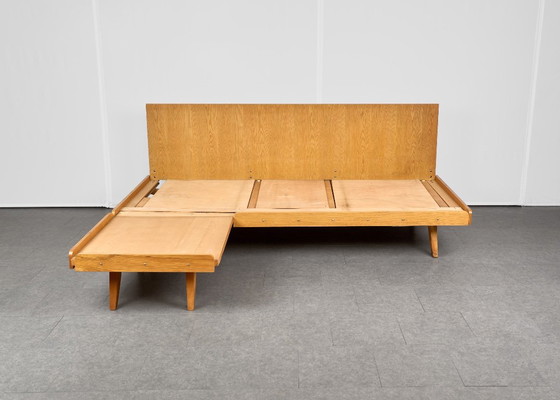 Vintage Hoekbankbed met Ottoman, jaren 60, Tsjecho-Slowakije – Tatra Nábytok, 3-5 zitsbanken, Textiel, Hout (photo 9 of 15)