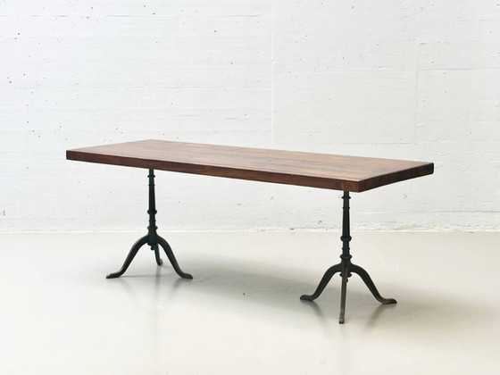 Image 1 of Tavolo in castagno con gambe in ghisa Horgen Glarus, anni '20-'40