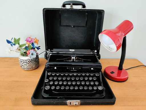 Machine à écrire Royal modèle Quiet De Luxe