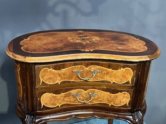 Coppia di comodini in stile rococò con intarsi in legno pregiato. – Wood (photo 4 of 6)