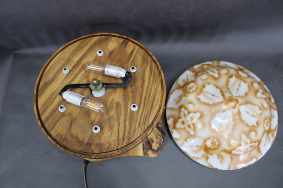 Image 1 of Lámpara de sobremesa contemporánea de madera con pantalla de cristal