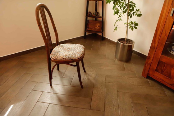 Image 1 of Set van vier Bentwood TON stoelen uit de jaren 1970 met bloemenbekleding