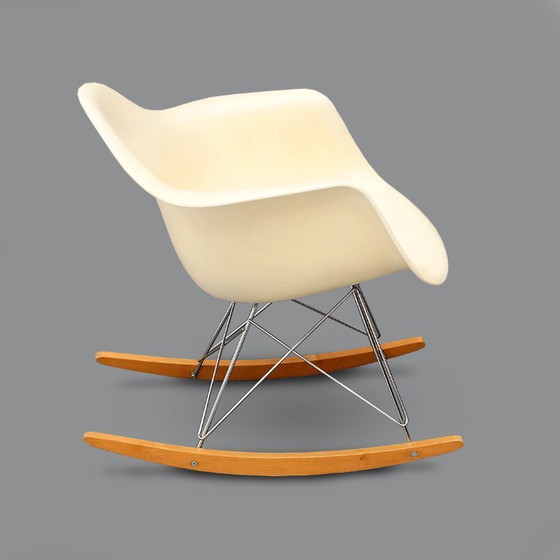 Image 1 of Sedia a dondolo “RAR” di Charles & Ray Eames per Vitra, anni '50