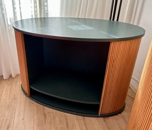 Novita, esa colección de armarios ovalados de madera de haya verde.